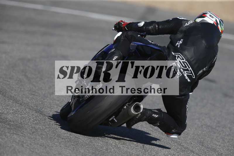 /Archiv-2024/01 26.-28.01.2024 Moto Center Thun Jerez/Gruppe gruen-green/backside